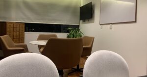 Sala de atención a clientes de Juan Antonio Matiz, abogado en representación de víctimas Colombia